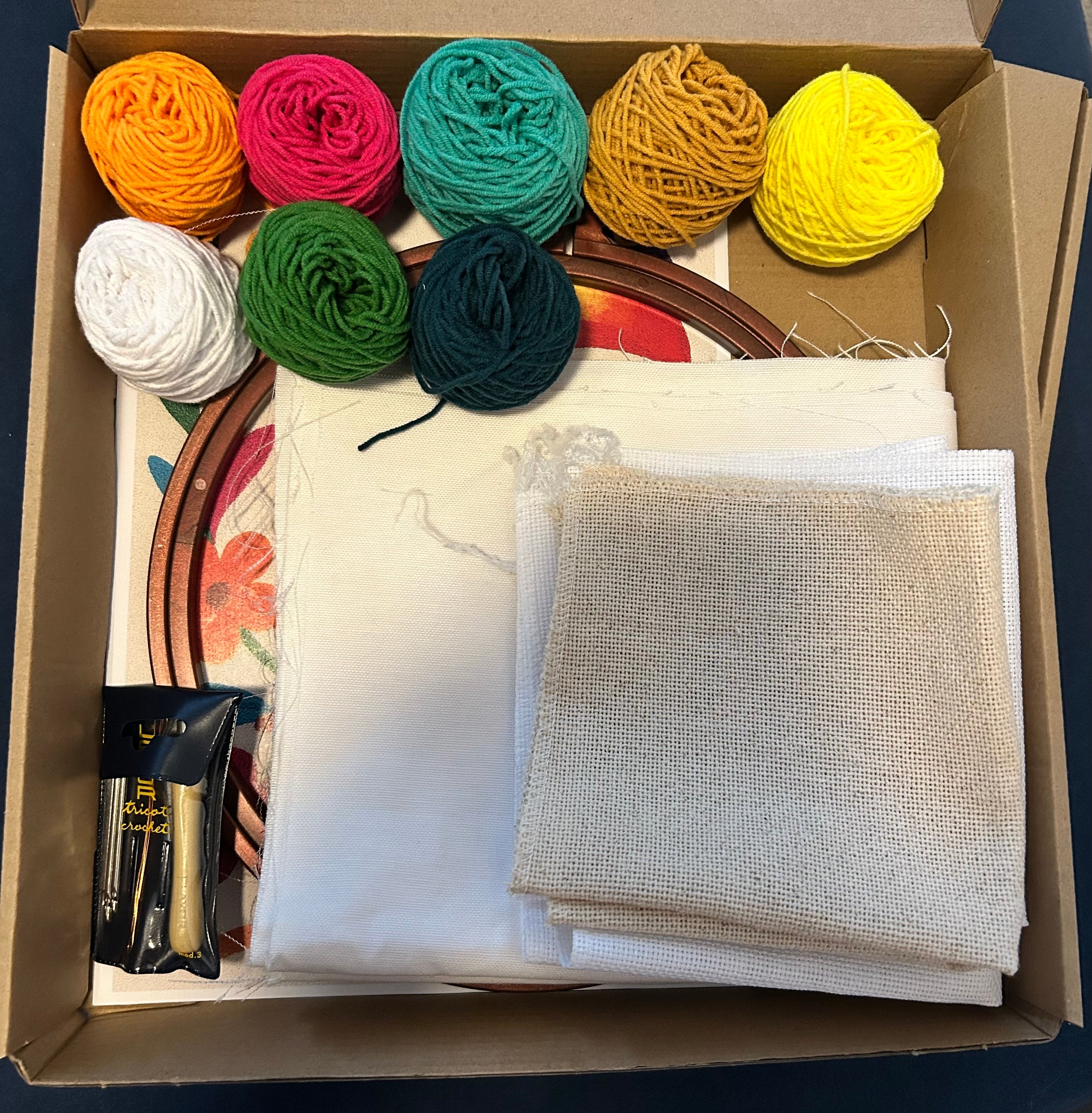 Punch needle set met LAVOR en Nurge borduurring